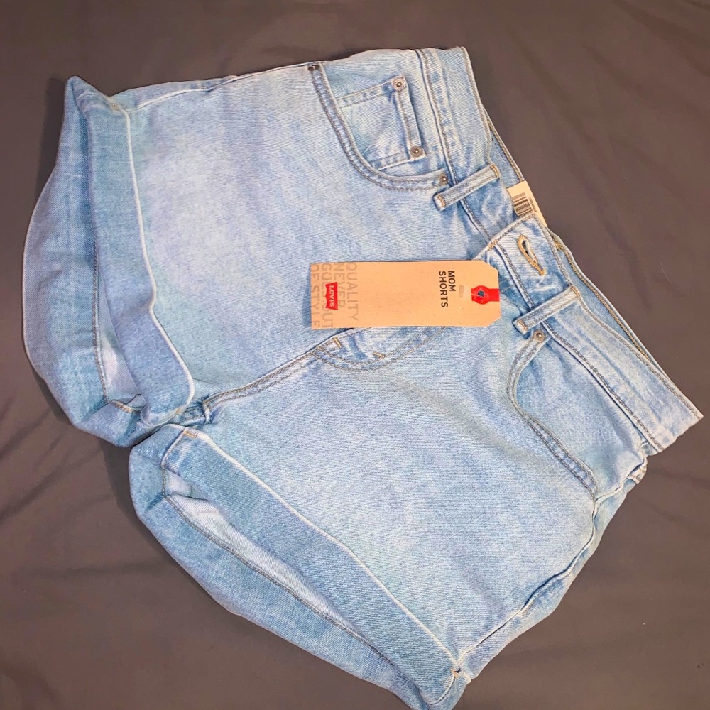 Levi’s mom shorts